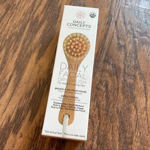 Daily Concepts - Daily Facial Dry Brush / NWT
